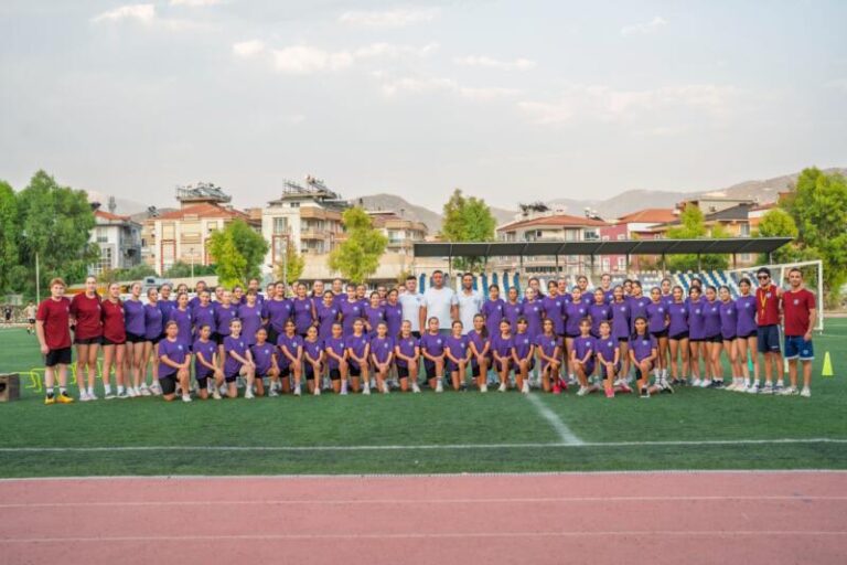 Genç Sporcular Hem Salonda Hem Stadyumda Ter Döktü …
