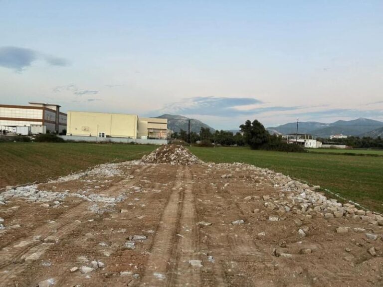 Menteş Mahallesi ile Cumhuriyet Mahallesi arasında yeni yol çalışması başladı …