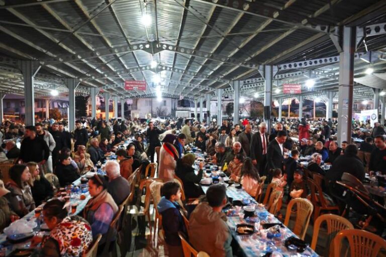 Muğla’da Ramazan Sofraları Kuruluyor: Büyükşehir’in İftar Programlarına Yoğun Katılım …