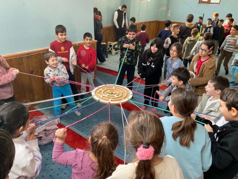 Milas’ta Cumhuriyet Camii’nde Ramazan Şenliği: Çocuklar ve Aileler Bir Araya Geldi …