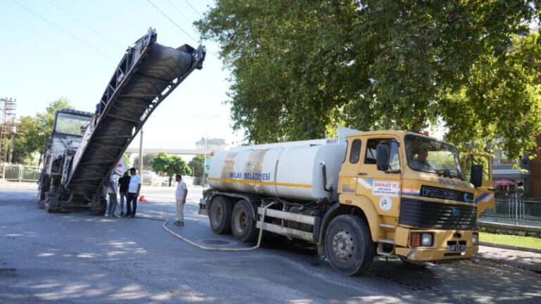 Milas’ta Ahmet Yesevi Caddesi Yenileniyor: Sıcak Asfalt Çalışmaları Başladı …