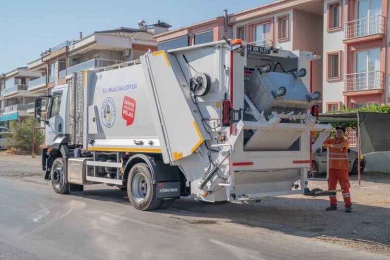 Milas’ta Çöp Konteynerlerine Yeni Sistem: Yıkamalı Çöp Kamyonu Göreve Başladı …