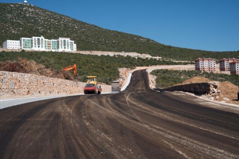 Milas’ta hastane yolunda asfalt mesaisi başladı …
